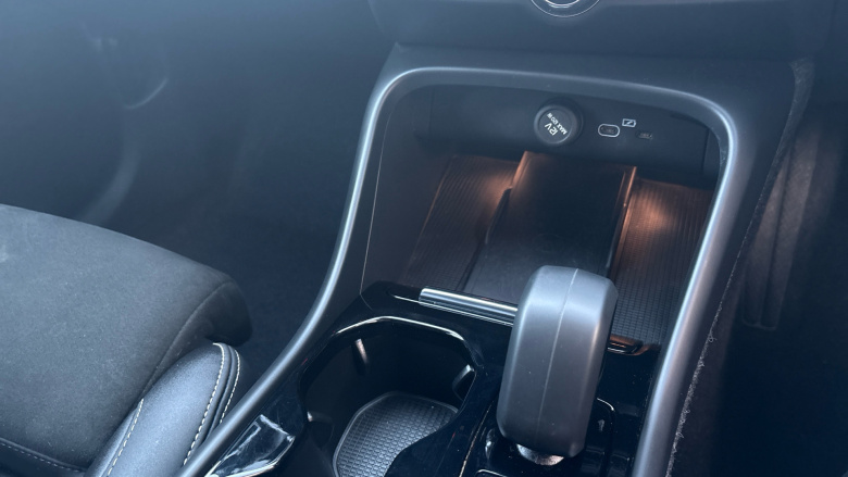 Volvo XC40 2.0 B4P Plus Dark 5dr Auto Petrol Estate